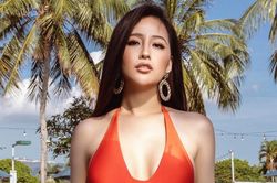 Hoa hậu Mai Phương Thúy nóng bỏng, Tiến sĩ Anh Thơ dạo chơi giữa đồng hoa