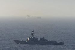 Căng thẳng tại eo biển Hormuz: Mỹ, Iran thay nhau chặn bắt tàu hàng