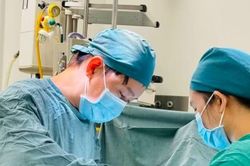 Cứu bé gái 6 ngày tuổi bị viêm ruột thừa
