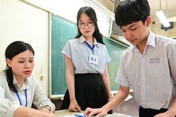 Thi lớp 10 TPHCM: Dễ 'sập bẫy' điểm chuẩn, nhiều trường top biến động mạnh