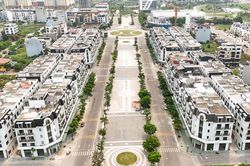 Phố đi bộ nghìn tỷ tại Bắc Giang vắng bóng cư dân, biệt thự để hoang