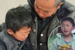 Cậu bé lén mang thịt từ trường về, lý do phía sau khiến nhiều người rơi nước mắt