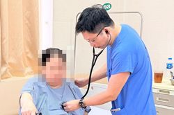 Phó giáo sư cảnh báo nguy cơ cắt cụt chi ở tình huống ngâm chân với rượu gừng