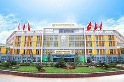 Sinh viên bức xúc vì bị buộc tham gia câu lạc bộ của trường ít nhất 24 tháng