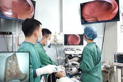 Người đàn ông cấp cứu sau bữa ngan luộc