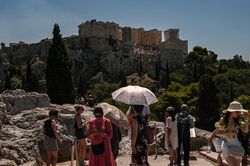 Du khách tăng kỷ lục, Athens đứng trước nguy cơ 'vỡ trận'