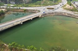 Cảnh khác lạ tại hồ nước thải của công ty hóa chất từng phủ váng vàng dày đặc