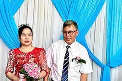 Chú rể 71 tuổi cưới cô dâu 66 tuổi ở Lào Cai, 11 con làm cỗ ăn mừng