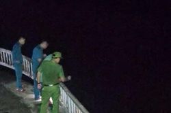 Để lại xe máy trên đập, vợ chồng trẻ nhảy hồ tử vong