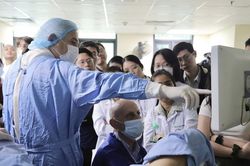 Bác sĩ Việt làm chủ kỹ thuật sinh thiết mới từ châu Âu