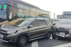 Ô tô tông liên hoàn trên cao tốc, ùn tắc kéo dài gần 10km