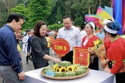 Tưng bừng hội thi làm bánh chưng, bánh dày tại Đền Hùng