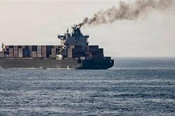 Song trùng bế tắc đàm phán và eo biển Hormuz