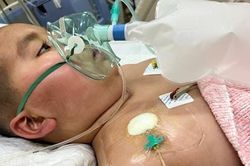 6 ca mổ liên tiếp vẫn chưa qua cửa tử, bé trai 11 tuổi và lời cầu xin của người mẹ đơn thân
