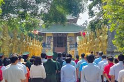 Dòng người thành kính hướng về Đền thờ Quốc Tổ ở Gia Lai, lan tỏa tinh thần tri ân nguồn cội