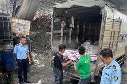 Hơn 2 tấn mỡ lợn, lòng lợn 'bẩn' bị phát hiện tại Hưng Yên
