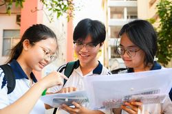 Gần 110.000 thí sinh thi lại đánh giá năng lực