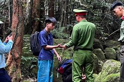 Nhiều giờ tìm kiếm 2 du khách đi lạc trong rừng Tây Yên Tử