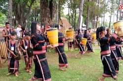 Ngày hội văn hóa dân gian - Pleiku rộn ràng sắc màu các dân tộc