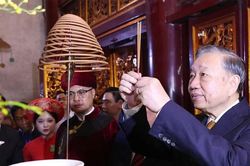 Các đồng chí lãnh đạo Đảng, Nhà nước dâng hương Lễ Giỗ Tổ Hùng Vương năm 2026