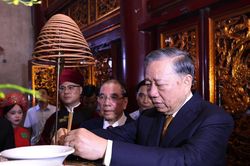 Từ Đền Hùng nghĩ về sức mạnh Việt Nam trong kỷ nguyên mới