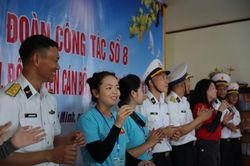 'Show diễn' đặc biệt giữa trùng khơi của nữ giáo viên âm nhạc