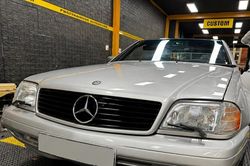 Hàng hiếm Mercedes-Benz R129 tại Việt Nam, xe 30 năm tuổi giá đắt hơn siêu xe