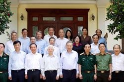 Tổng Bí thư, Chủ tịch nước thăm các nguyên lãnh đạo Đảng, Nhà nước và Mẹ Việt Nam anh hùng
