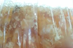 Gian nan nghề lấy mật ong rừng