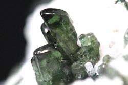 Cận cảnh khoáng vật xanh cực đẹp khiến giới sưu tầm mê mẩn