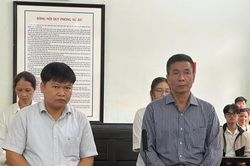 Nguyên Giám đốc CDC Huế lĩnh án tù vì tội 'xé rào' mua vắc xin