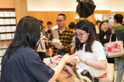 JINS mở cửa hàng kính mắt Nhật Bản đầu tiên tại Hà Nội