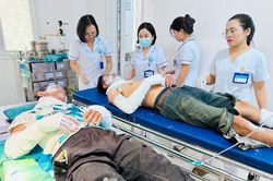 Hai người đàn ông cấp cứu vì dùng bình gas thui chó