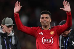 MU thắng nghẹt thở Brentford: Nước mắt Casemiro