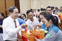 Chăm lo cho công nhân khó khăn từ chính sách nhà ở và đào tạo nghề