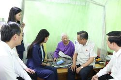 Chủ nhiệm Ủy ban Kiểm tra Trung ương thăm, tặng quà gia đình chính sách, người có công tại Lạng Sơn