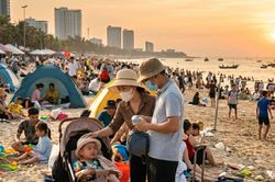 Cha mẹ cần chuẩn bị gì để trẻ an toàn tuyệt đối khi đi chơi xa dịp lễ?