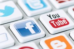 Australia dọa đánh thuế với Meta, Google, TikTok nếu không trả tiền cho báo chí