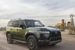 Người đàn ông chuyển gần 2 tỷ mua xe sang Lexus 'ma', đại lý thật bị vạ lây