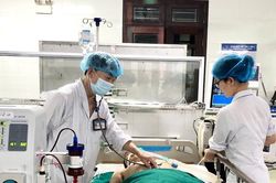 Người đàn ông bị rắn cạp nia cắn lúc đang câu cá, diễn biến xấu chỉ sau 30 phút