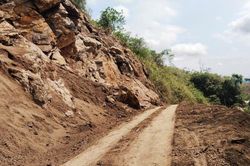 Thực hư thông tin người dân bị thu phí khi đi vòng tránh sạt lở
