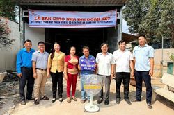 Bàn giao 10 căn nhà Đại đoàn kết tại xã Cô Tô