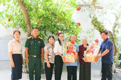 Xã Ninh Phước thăm, tặng quà người có công với cách mạng