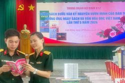 Cán bộ, chiến sĩ Trung đoàn Bộ binh 812 hưởng ứng Ngày Sách và Văn hóa đọc
