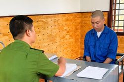 'Chúa chổm' đi lừa