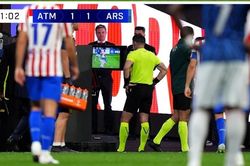 Giải thích lý do trọng tài 'bẻ còi' trận Atletico 1-1 Arsenal