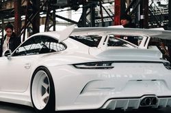 Hãng độ vô danh vượt mặt Porsche với bản hồi sinh 911 táo bạo