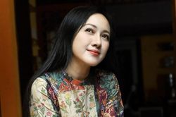 BTV Hoài Anh VTV đẹp thanh lịch, hoa hậu Ngọc Hân viên mãn bên chồng công chức