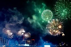 Lung linh ph&aacute;o hoa trong ng&agrave;y lễ 30/4 tr&ecirc;n th&agrave;nh phố mang t&ecirc;n B&aacute;c