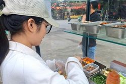 Đề xuất phạt tới 4 triệu đồng nếu để móng tay dài khi bán đồ ăn: Người bán lo lắng, người dân ủng hộ